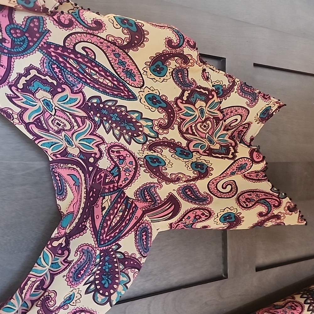 BKE Gimmicks Paisley Kimono in Purple and Pink - Picture 4 of 4